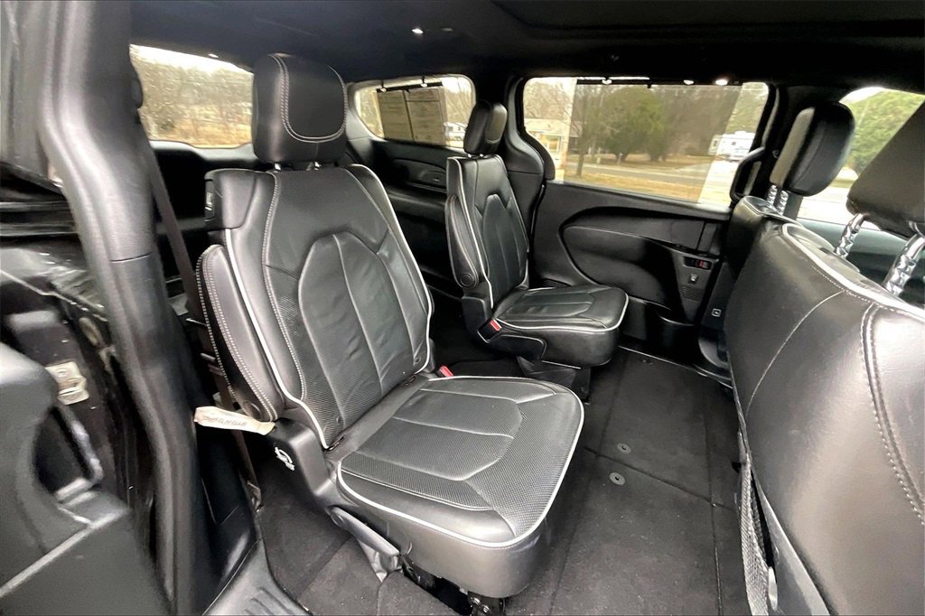 Used 2018 Chrysler Pacifica Limited w/ Advanced Safetytec Group image 26
