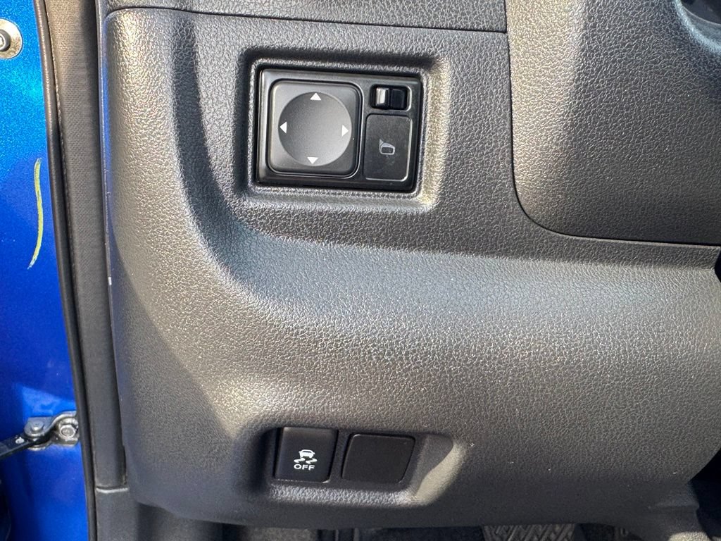 Used 2015 Nissan Versa Note SV FWD image 24