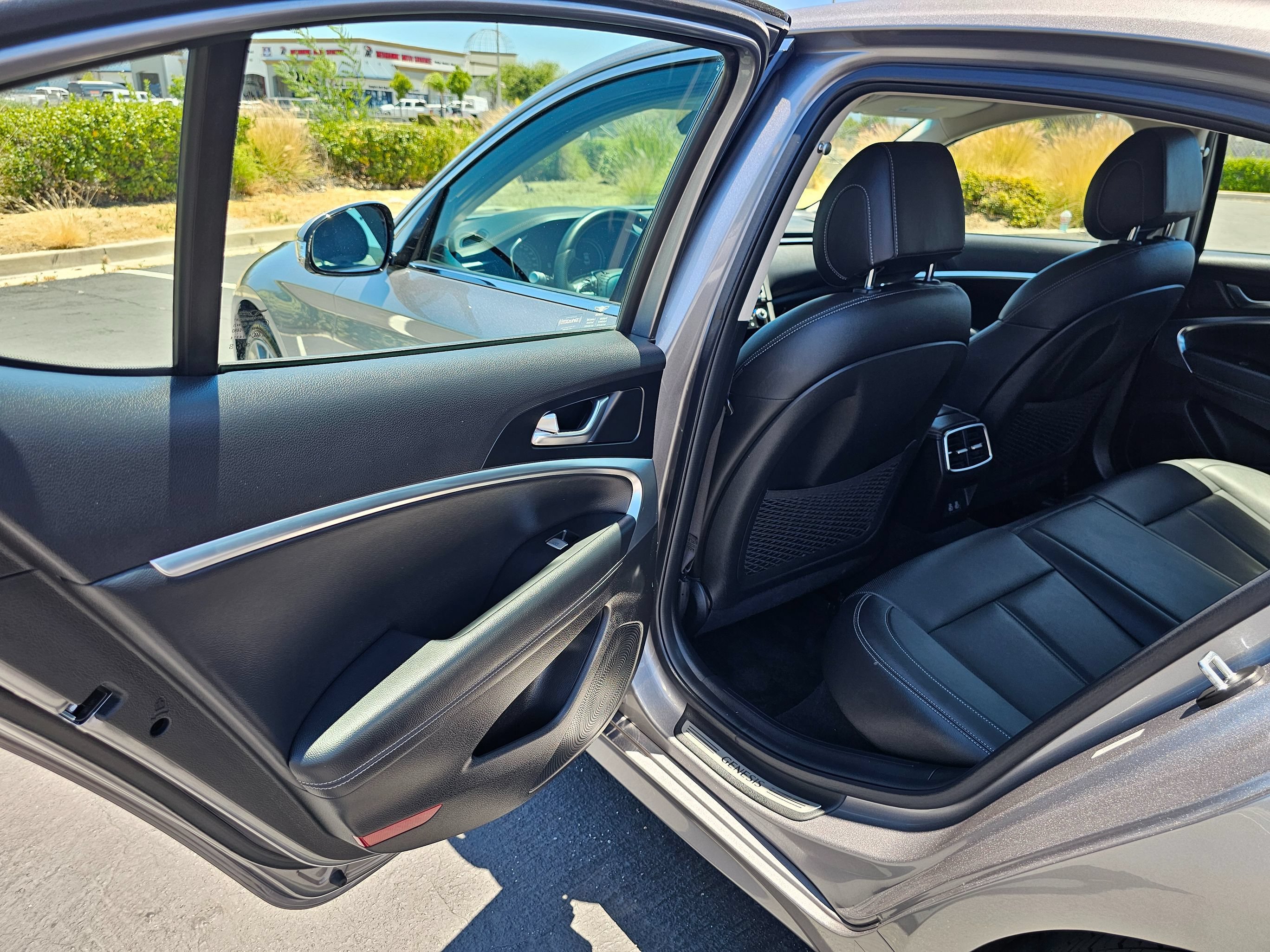 Used 2025 Genesis G70 2.5T RWD image 18
