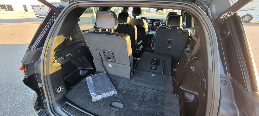 Used 2025 Jeep Grand Cherokee L Altitude AWD/4WD image 9