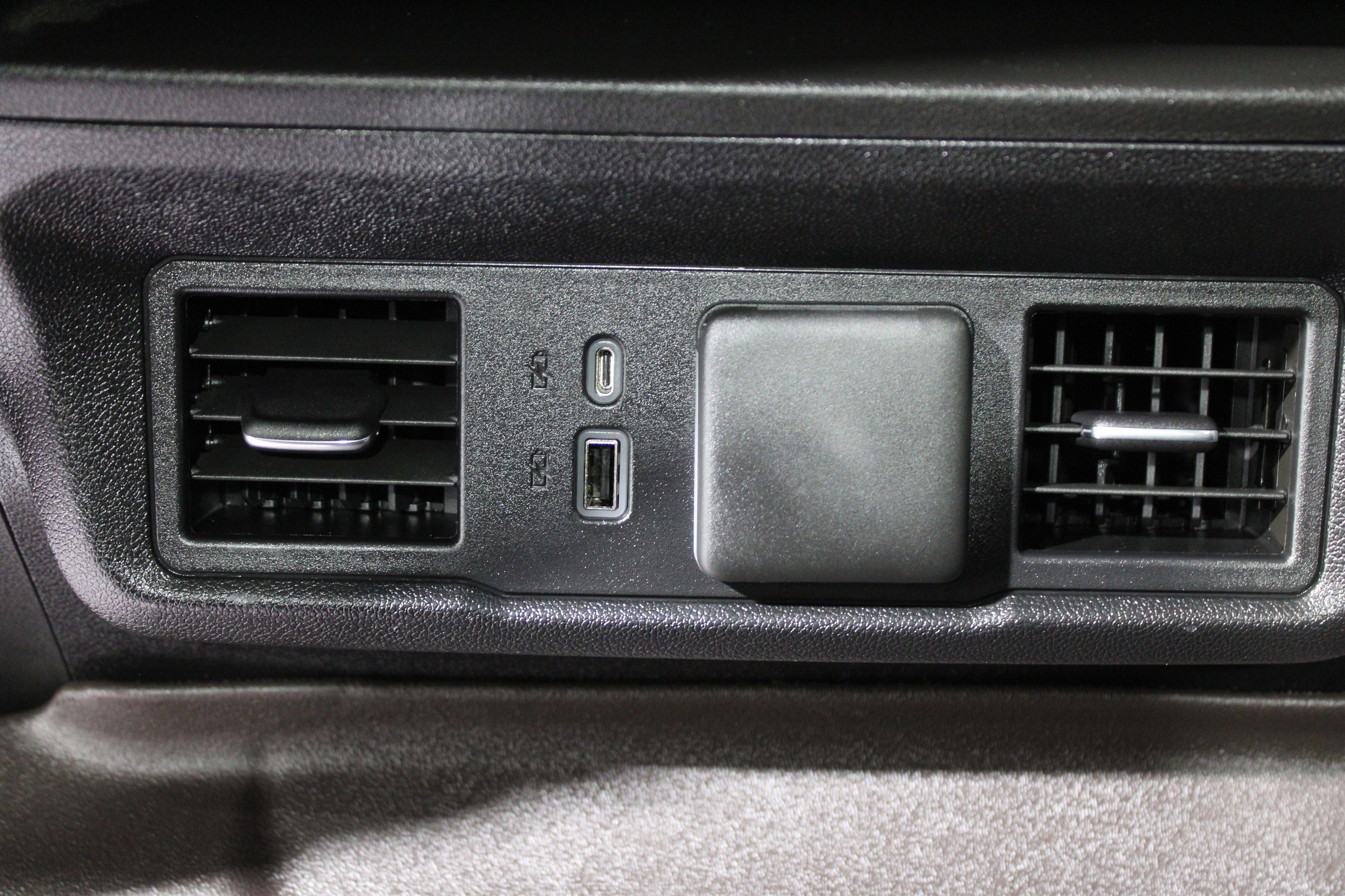 Used 2024 GMC Sierra 1500 SLT image 25