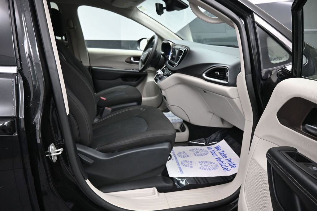 Used 2023 Chrysler Voyager LX FWD image 20
