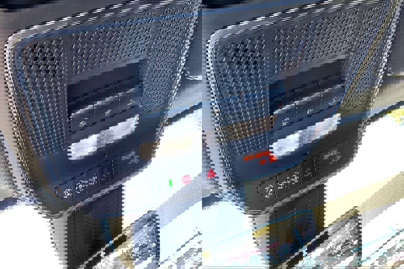 Used 2025 Chevrolet Equinox RS w/ Safety and Technology Package image 31