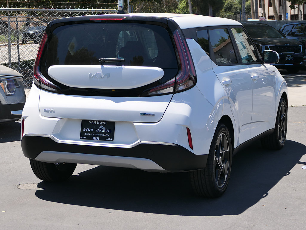 Used 2023 Kia Soul EX FWD image 3