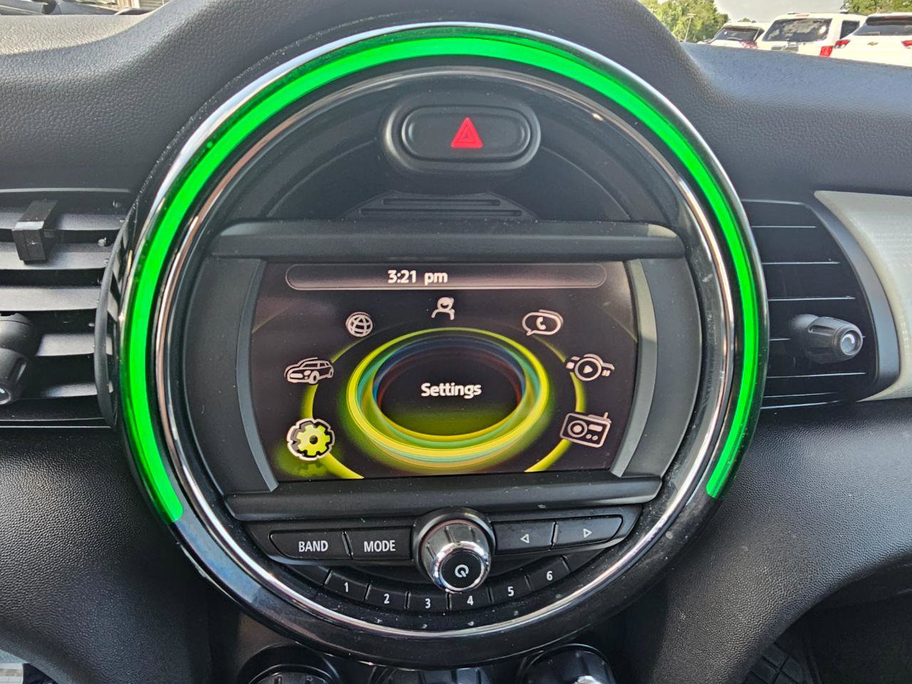 Used 2016 MINI Cooper 4-Door Hardtop FWD image 32
