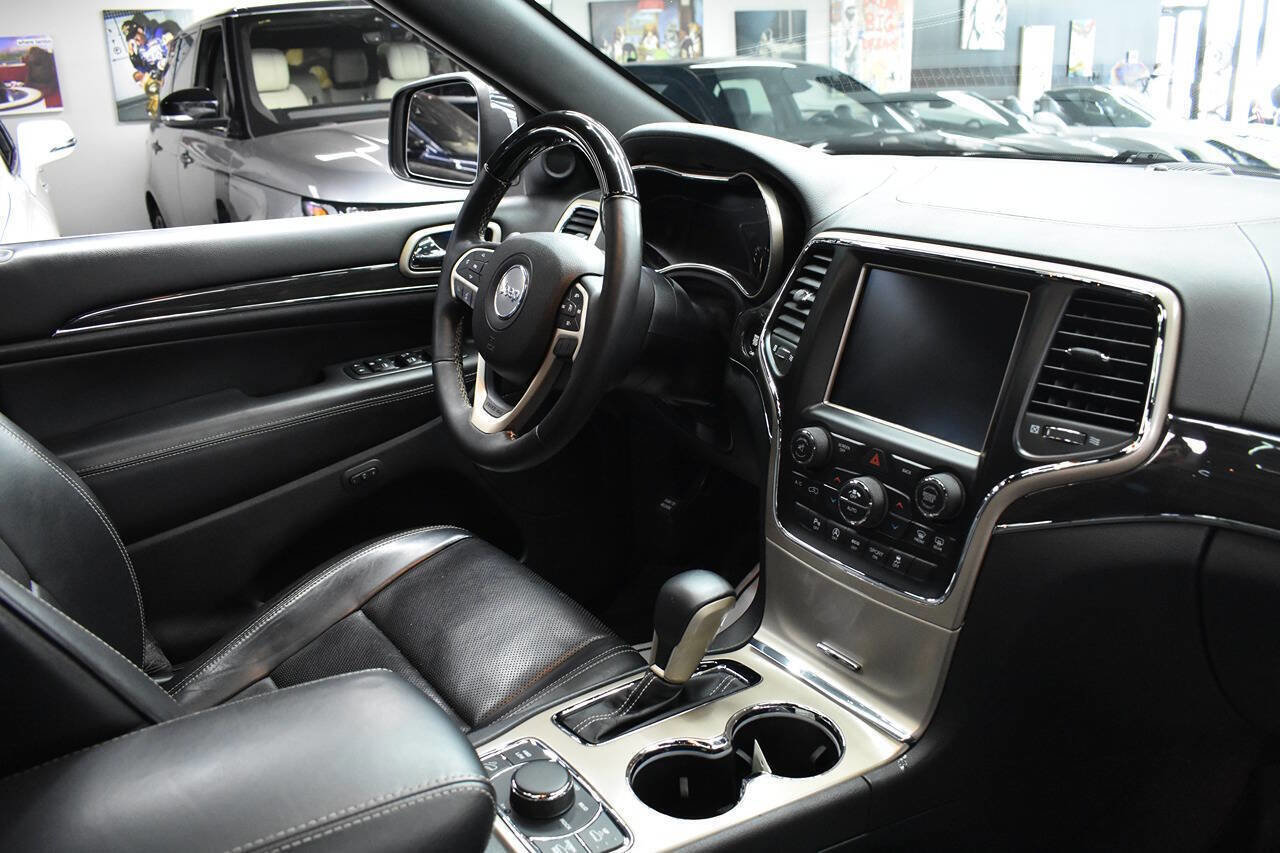 Used 2017 Jeep Grand Cherokee Overland image 25