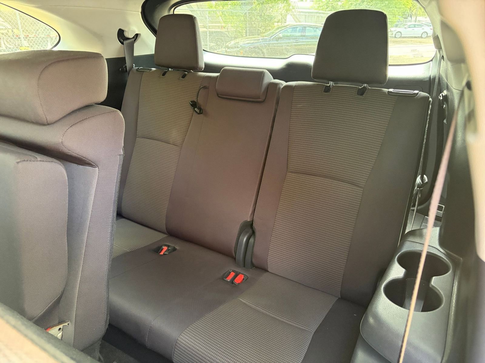Used 2025 Toyota Highlander LE image 29