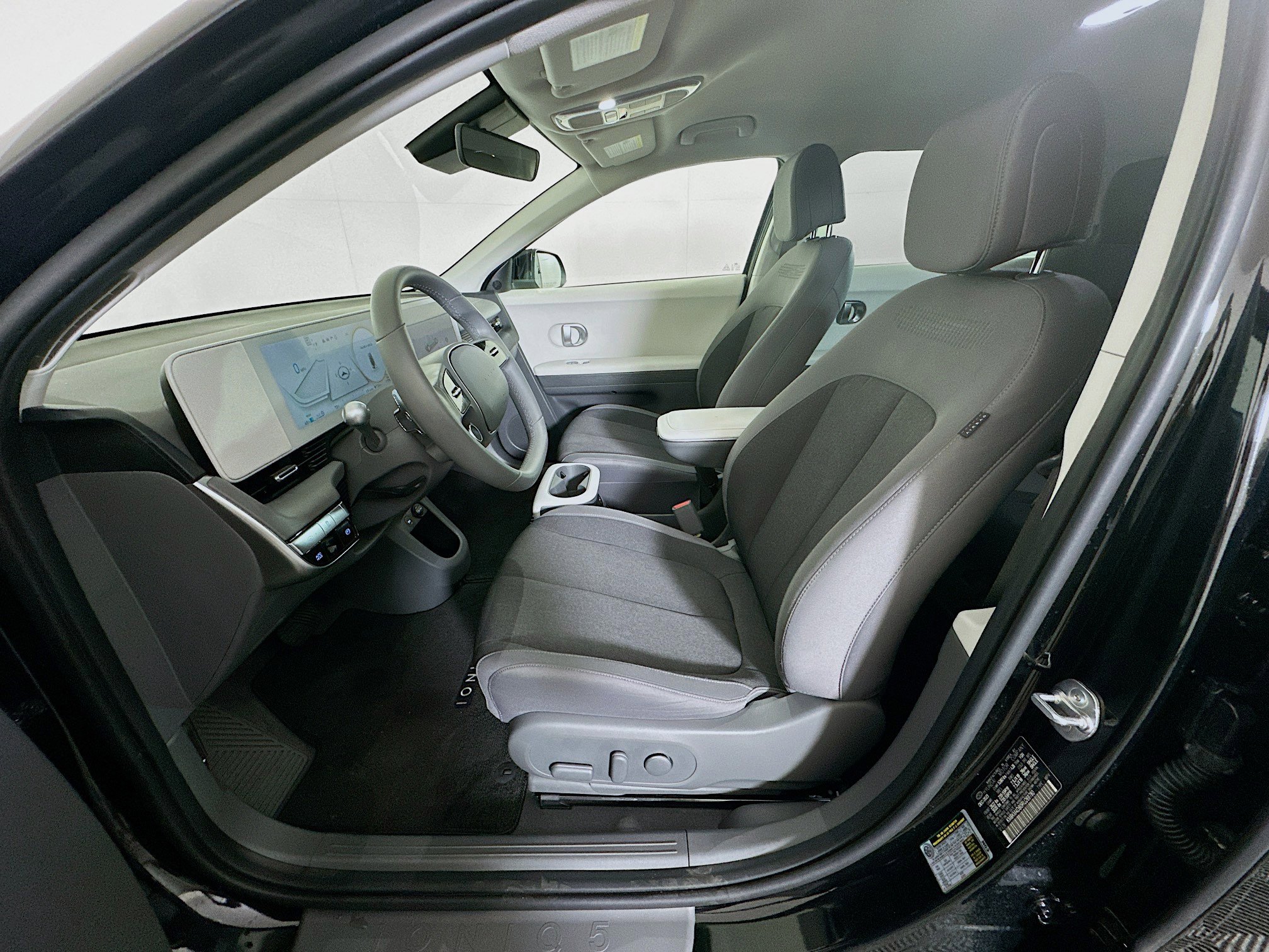 Used 2024 Hyundai Ioniq 5 SE image 13