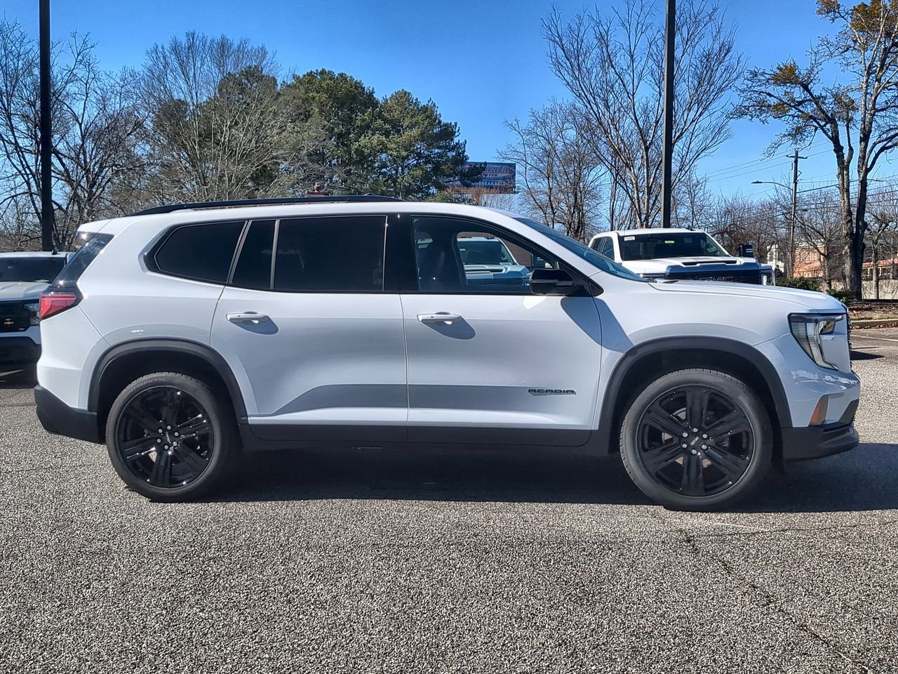 Used 2025 GMC Acadia Elevation w/ Elevation Premium Package image 9