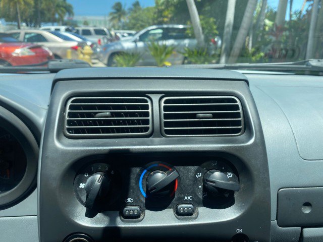 Used 2002 Nissan Frontier XE image 44