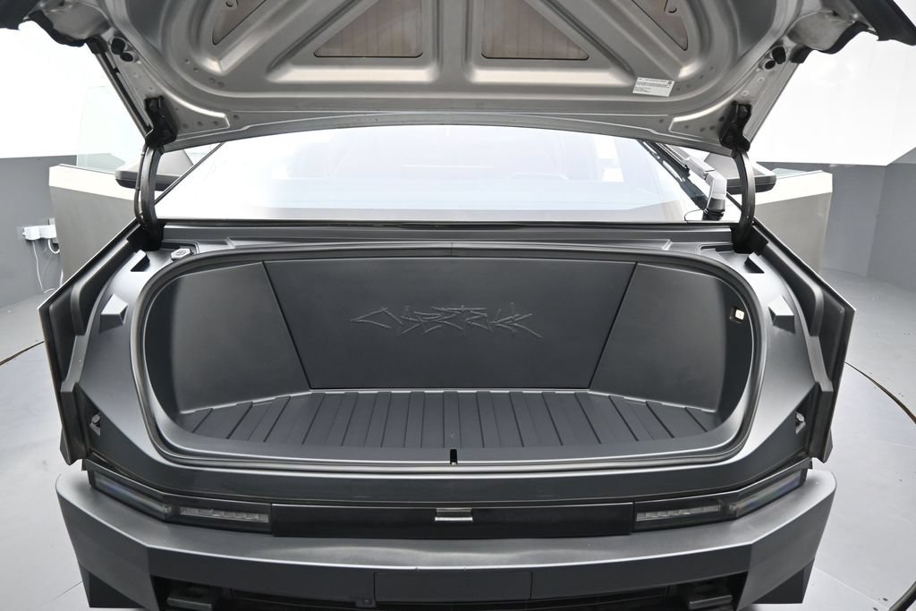 Used 2024 Tesla Cybertruck AWD Crew Cab image 35