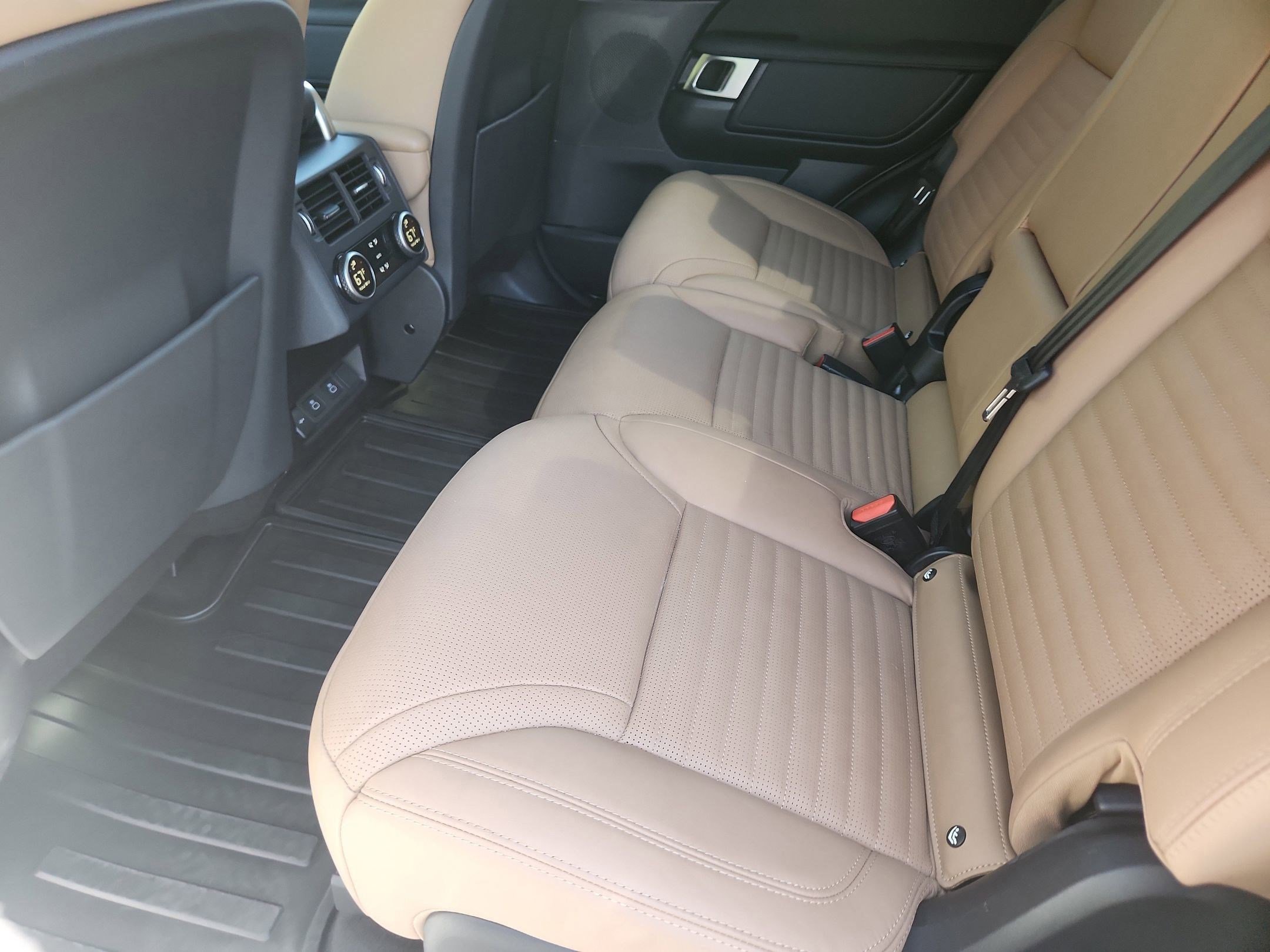 Certified 2025 Land Rover Discovery Dynamic SE AWD/4WD image 19