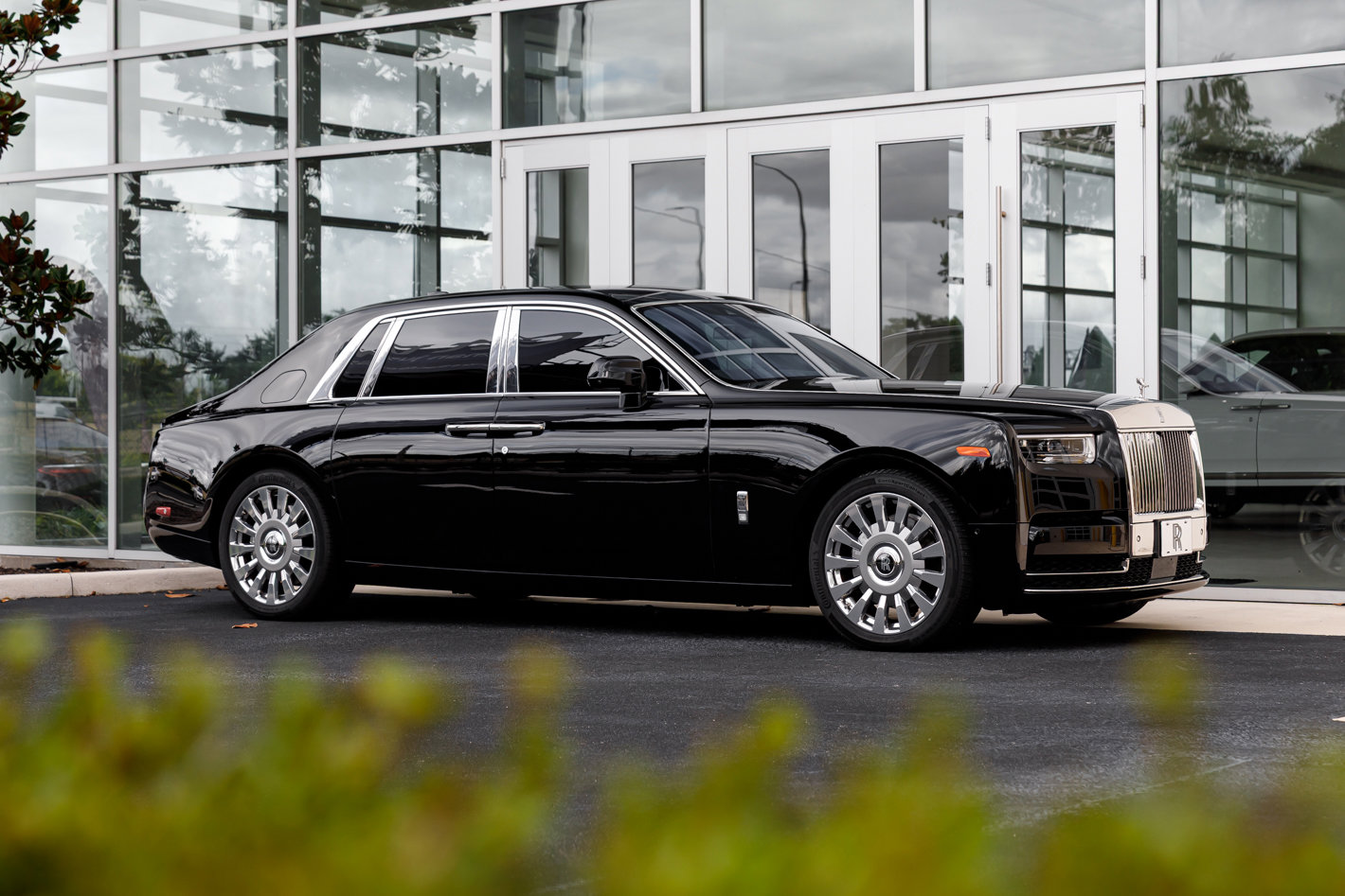 Used 2024 Rolls-Royce Phantom Sedan image 1