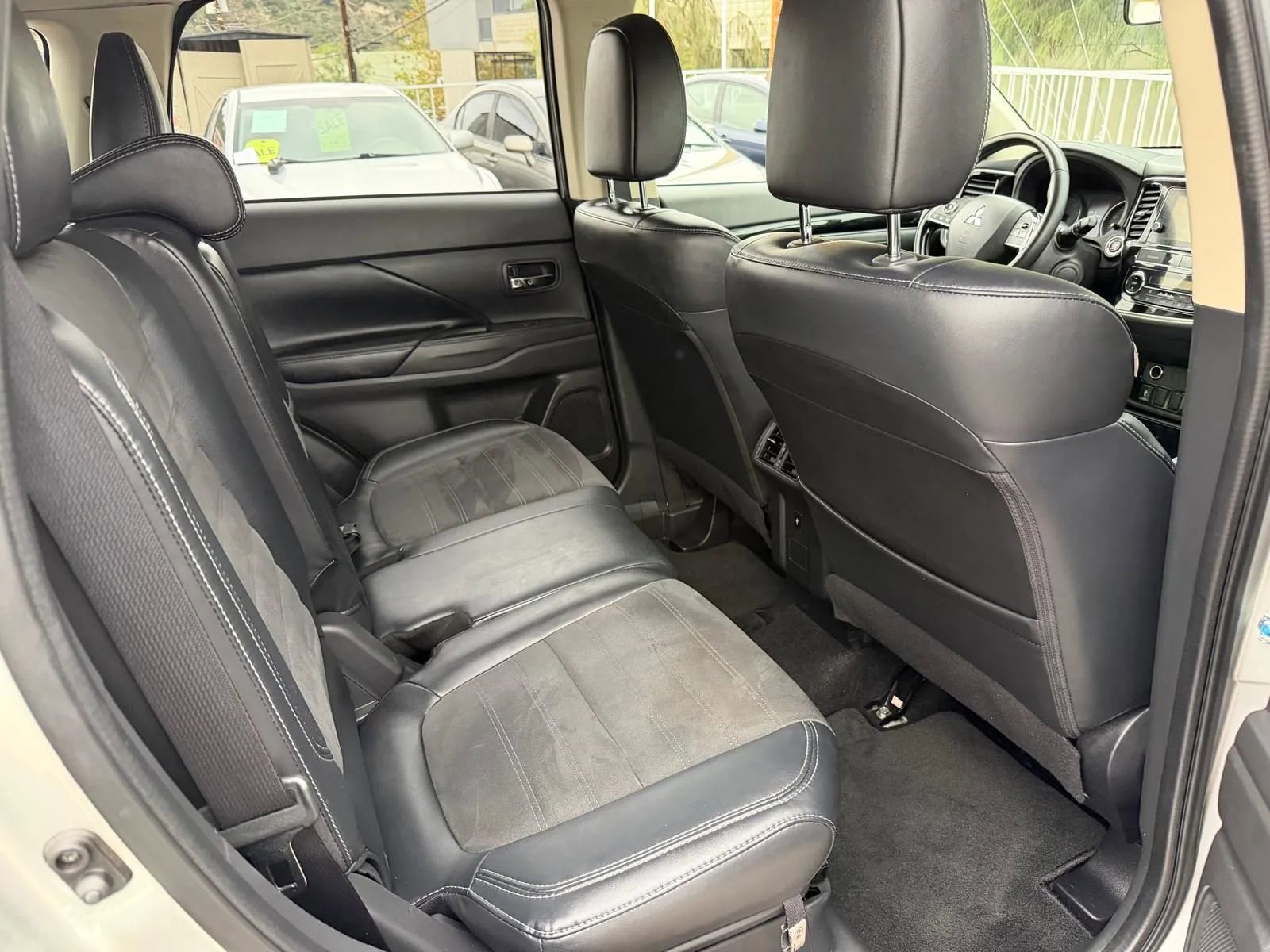 Used 2019 Mitsubishi Outlander SE image 16