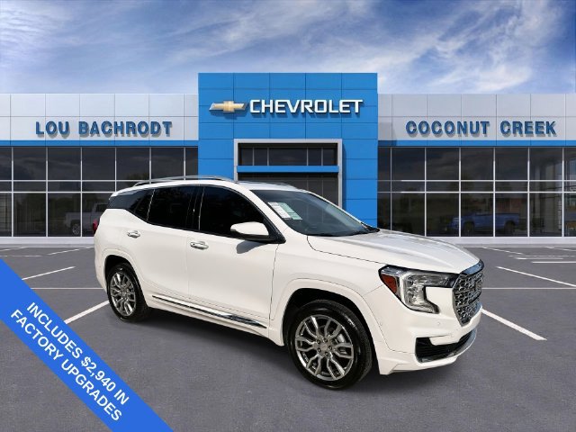 Used 2024 GMC Terrain Denali w/ Denali Premium Package AWD/4WD image 2