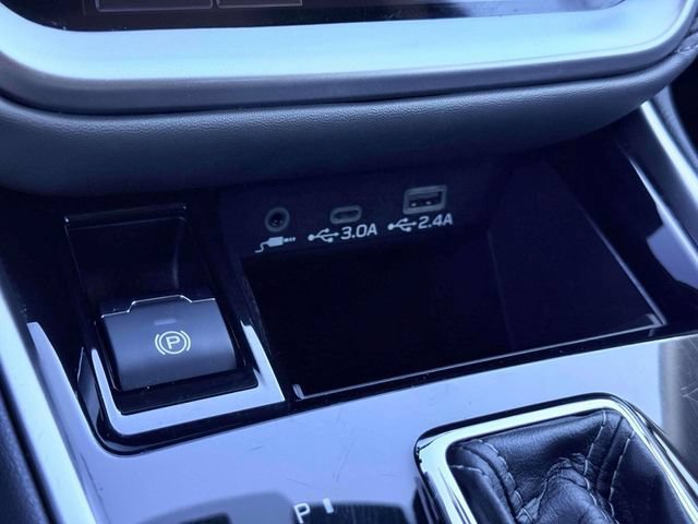 Used 2025 Subaru Outback Onyx Edition AWD/4WD image 31