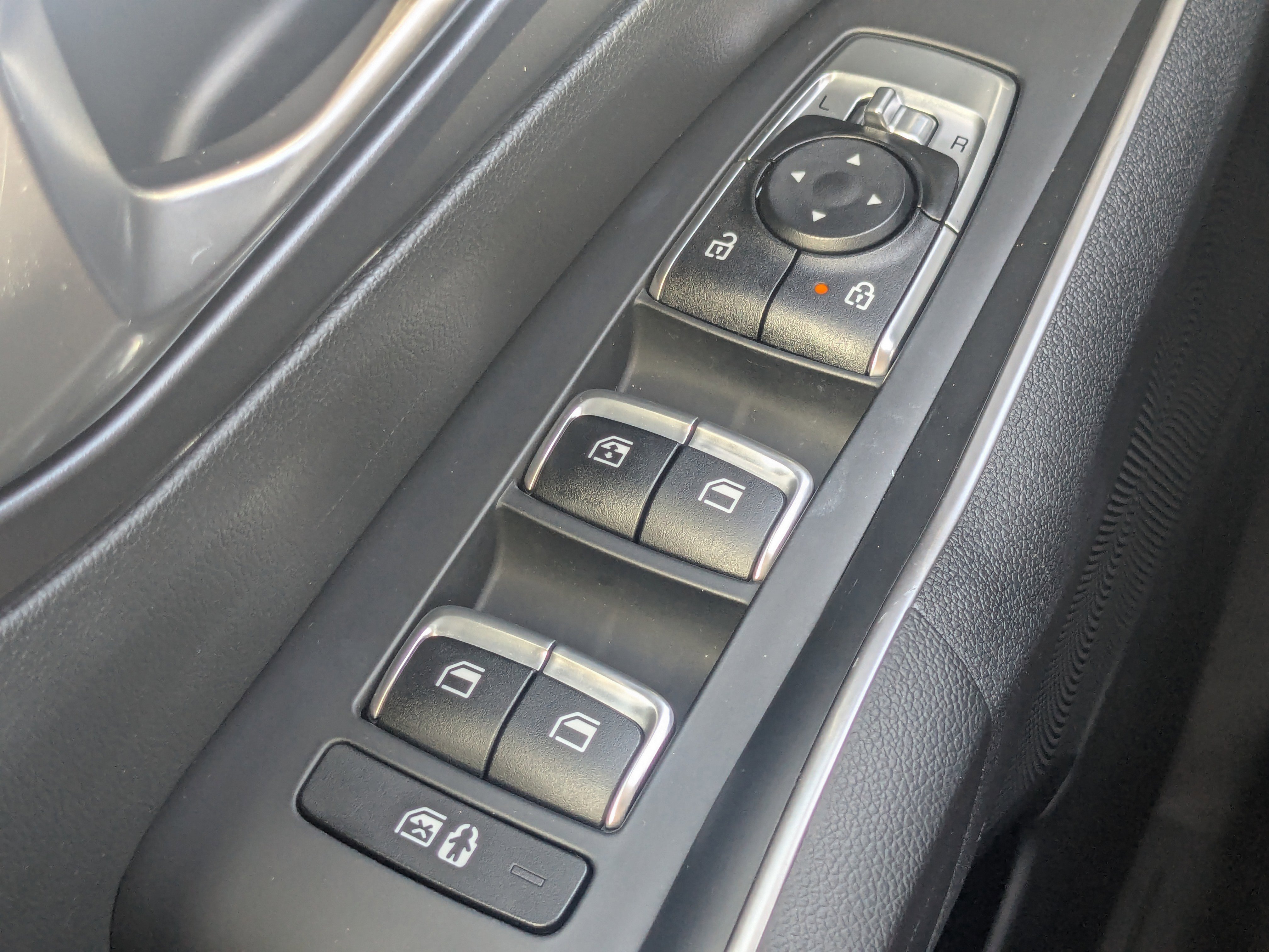 Certified 2023 Kia Sorento LX image 29