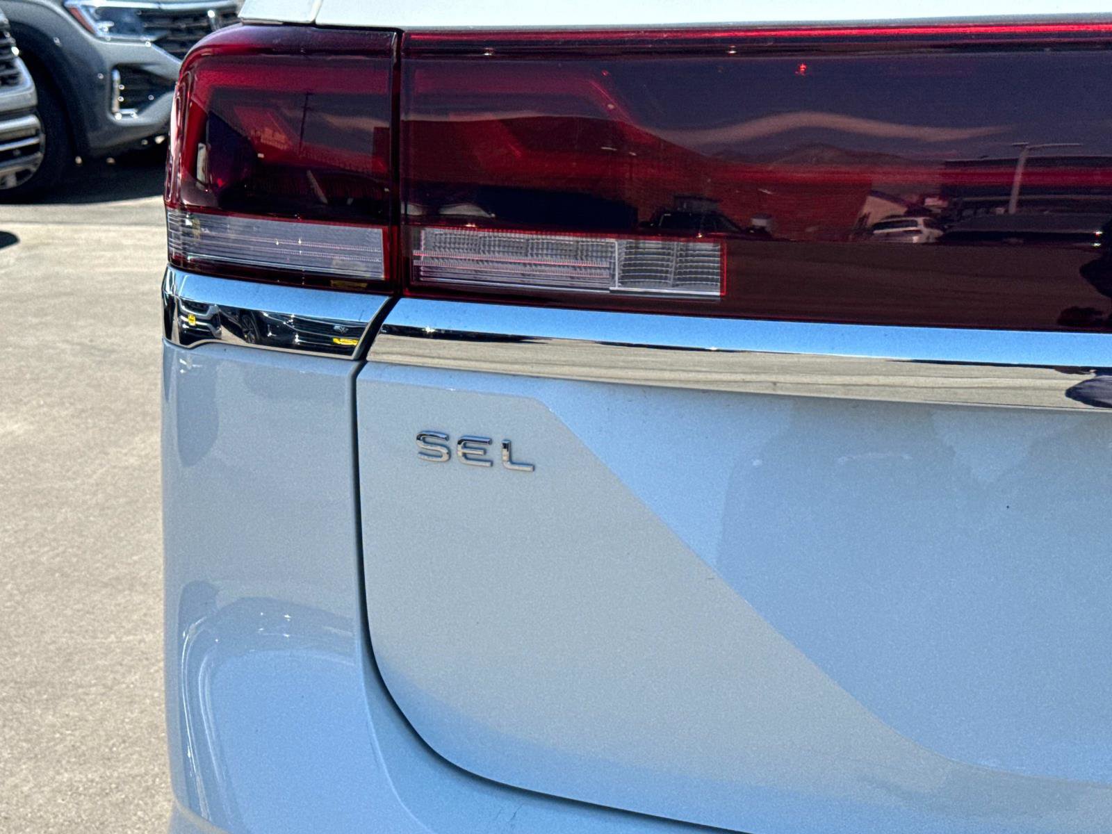 Certified 2024 Volkswagen Atlas SEL Premium R-Line image 6