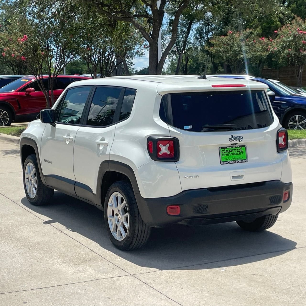 Used 2023 Jeep Renegade Latitude AWD/4WD image 4