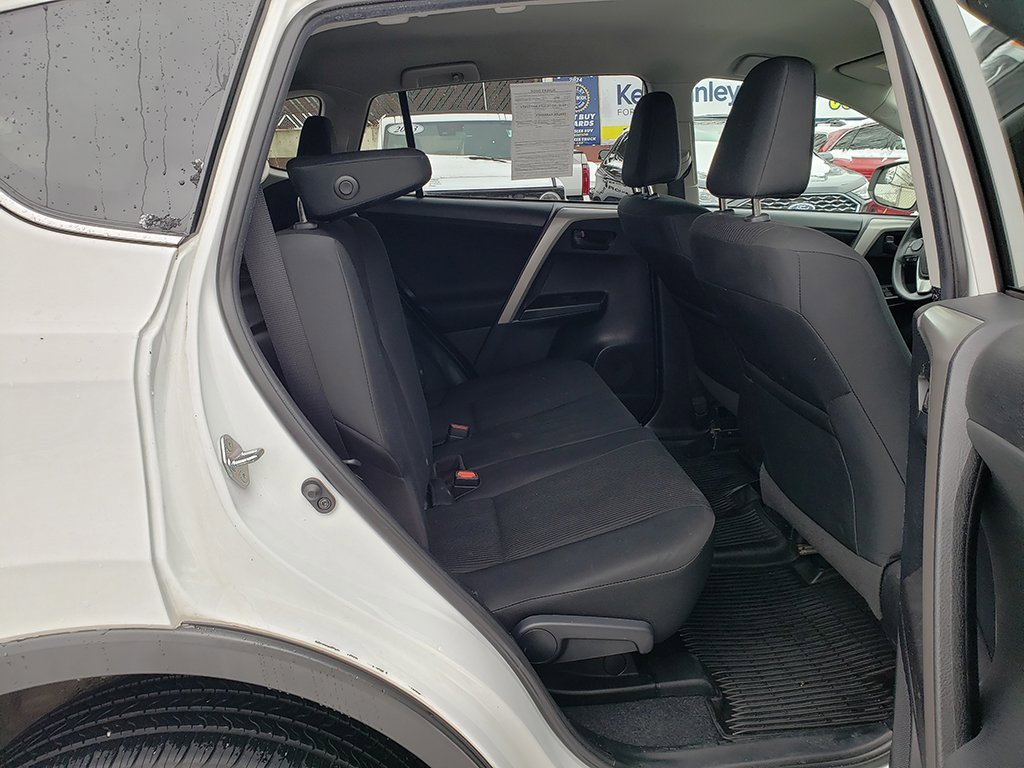 Used 2018 Toyota RAV4 LE image 17