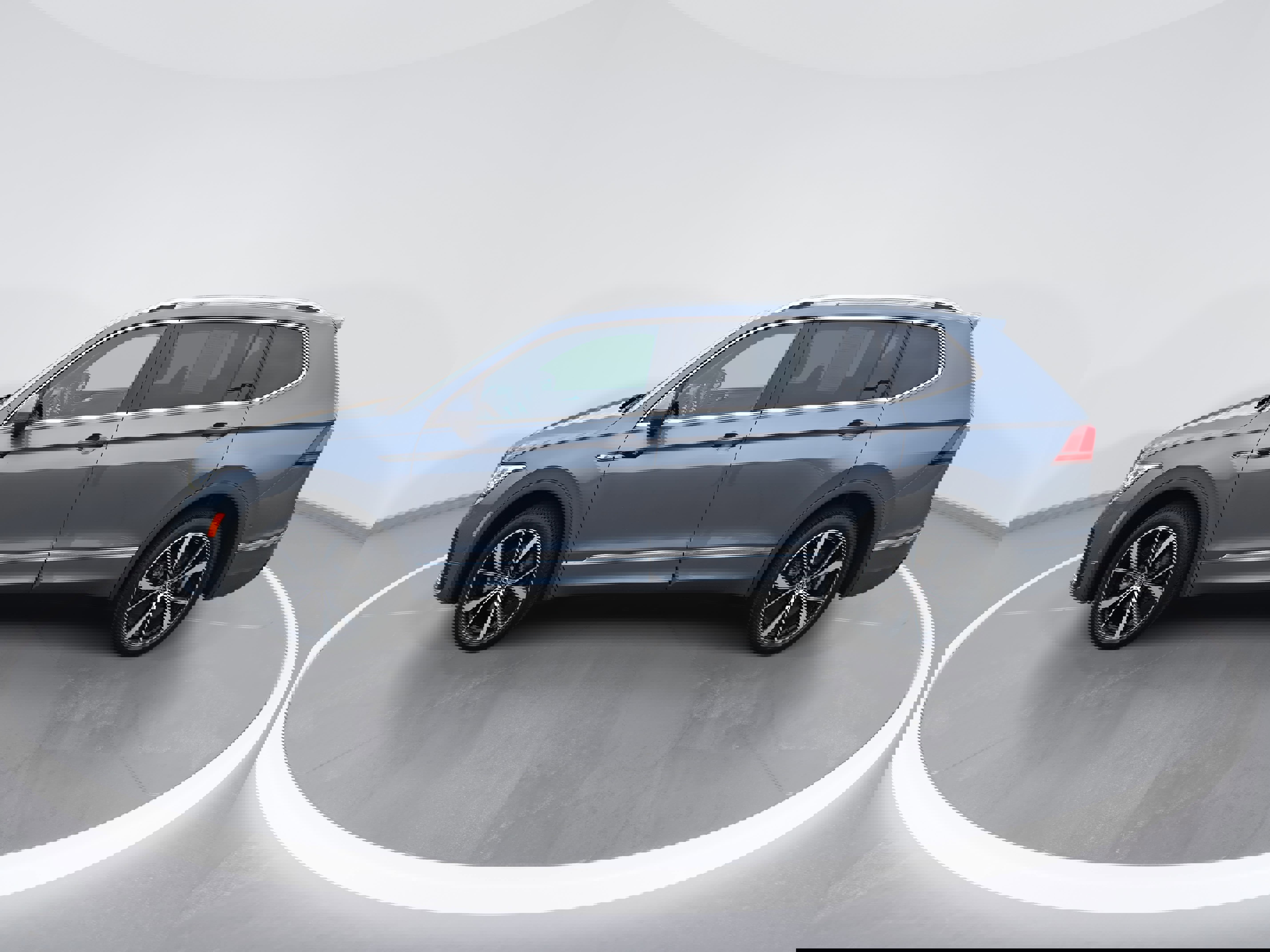 Certified 2024 Volkswagen Tiguan SEL R-Line image 6