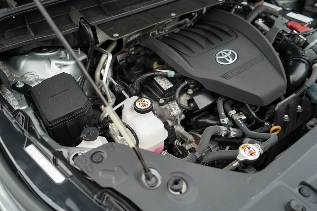Used 2023 Toyota Highlander LE AWD/4WD image 36