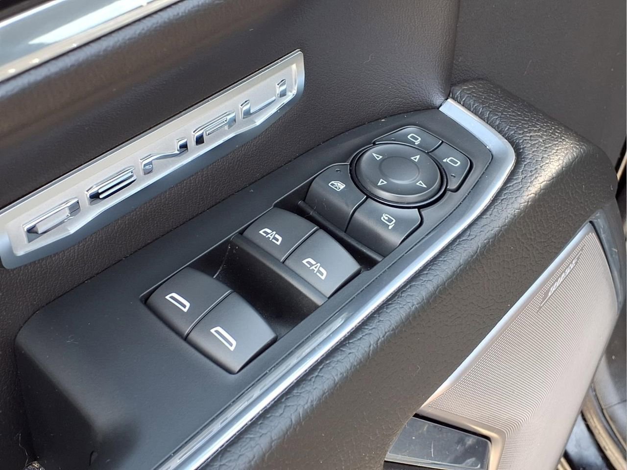 Used 2024 GMC Sierra 1500 Denali w/ Denali Reserve Package image 15