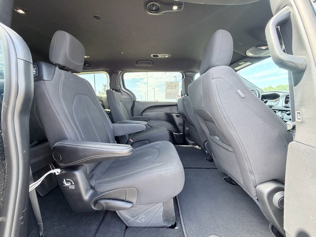 Used 2022 Chrysler Pacifica Touring FWD image 27