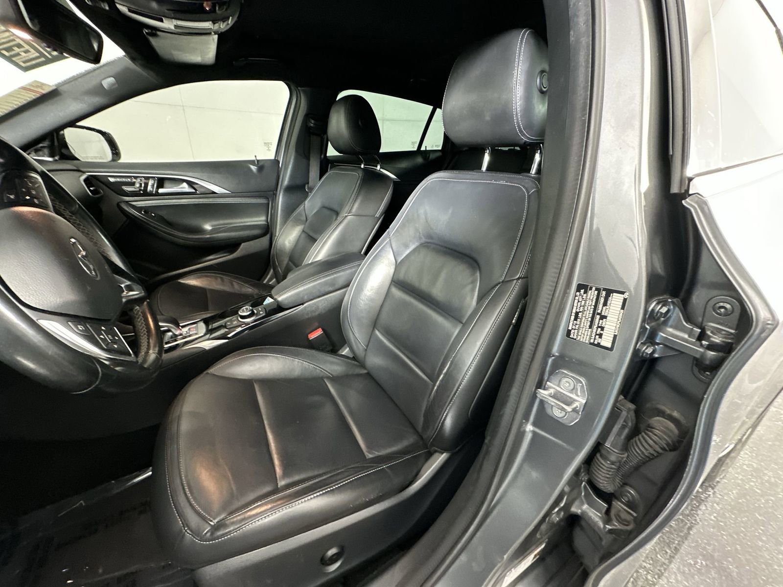 Used 2018 INFINITI QX30 image 11