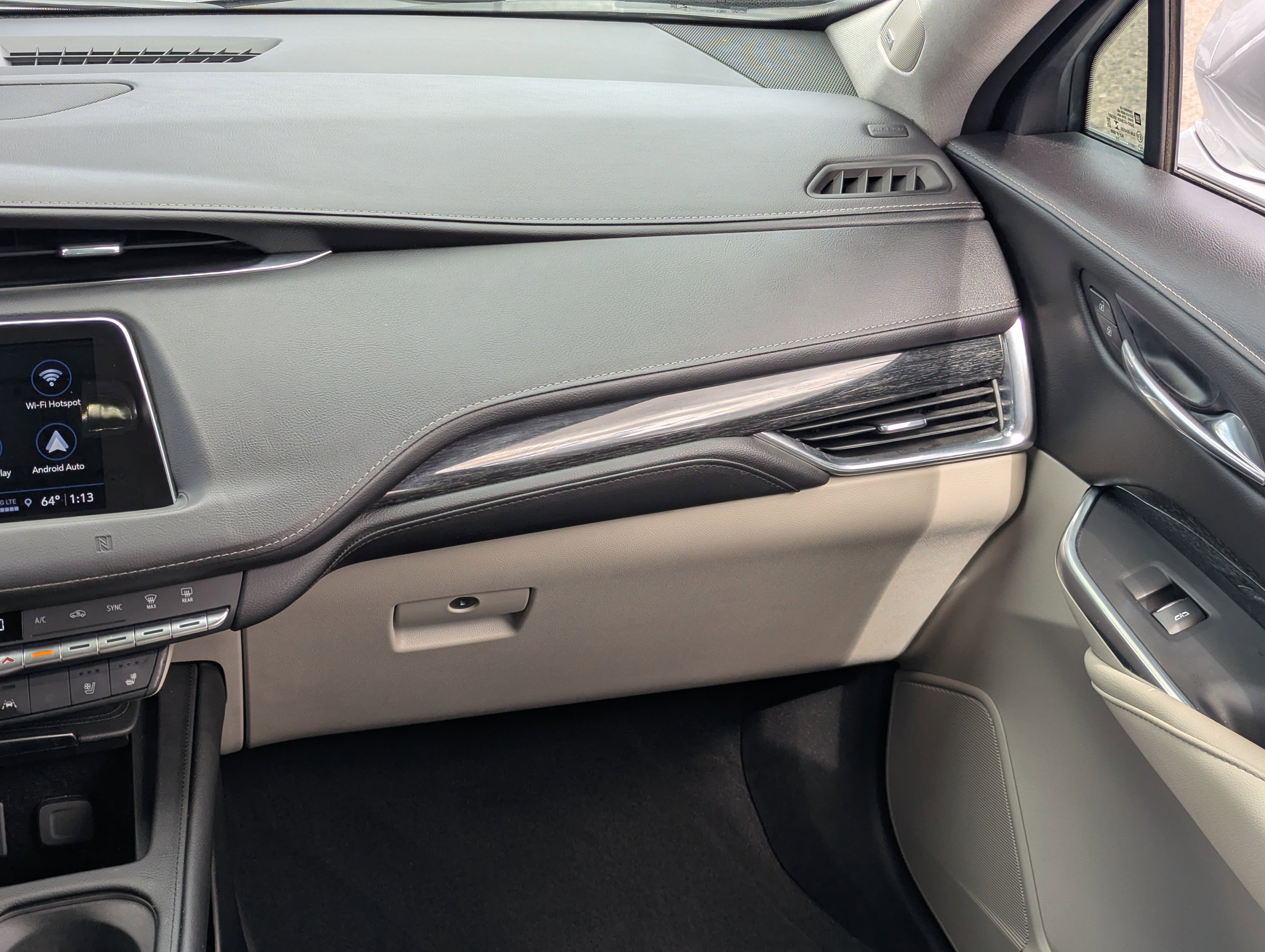 Used 2021 Cadillac XT4 Premium Luxury image 16