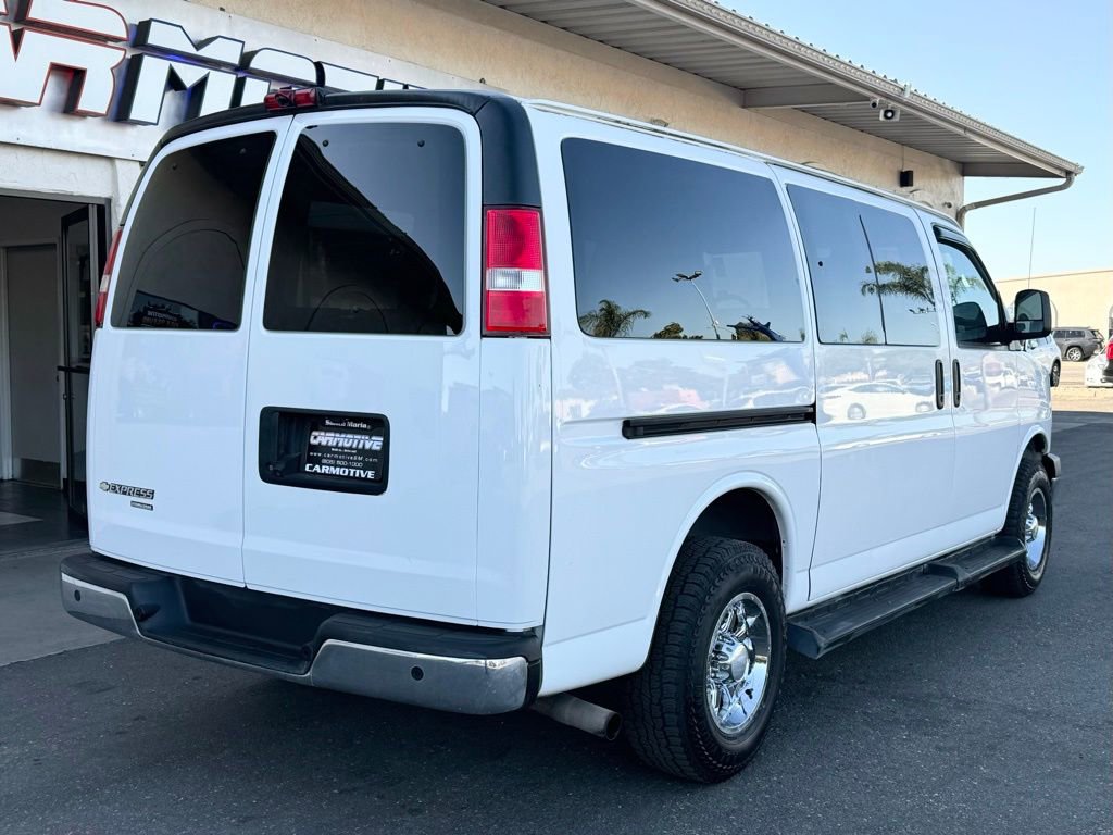 Used 2016 Chevrolet Express 2500 LT w/ LT Preferred Equipment Group RWD image 4