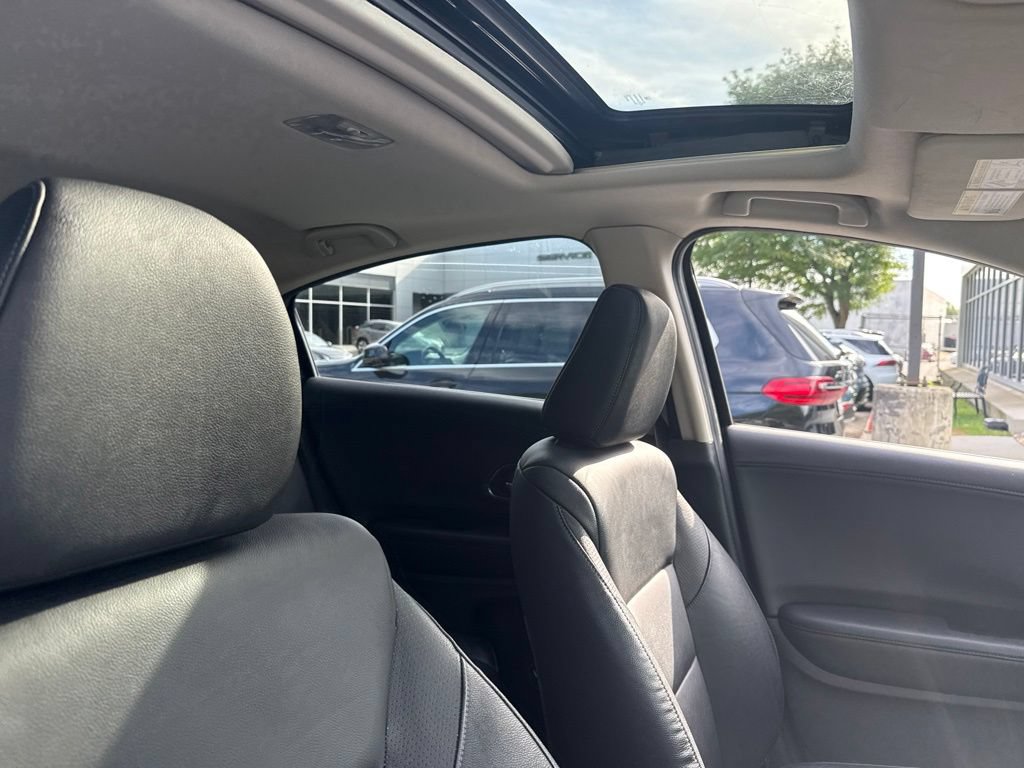 Used 2018 Honda HR-V EX-L image 10