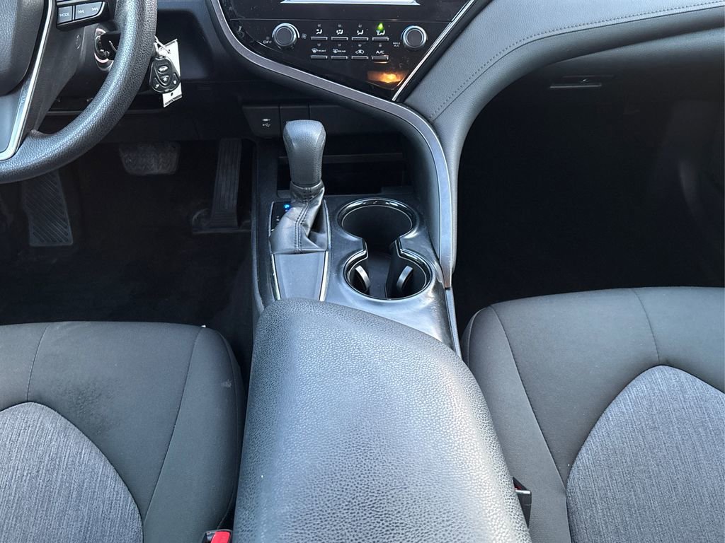 Used 2018 Toyota Camry LE image 20