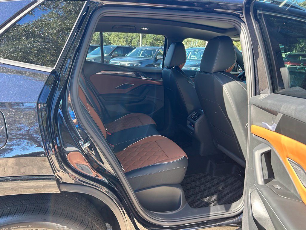 New 2027 Volkswagen Tiguan SEL R-Line AWD/4WD image 41