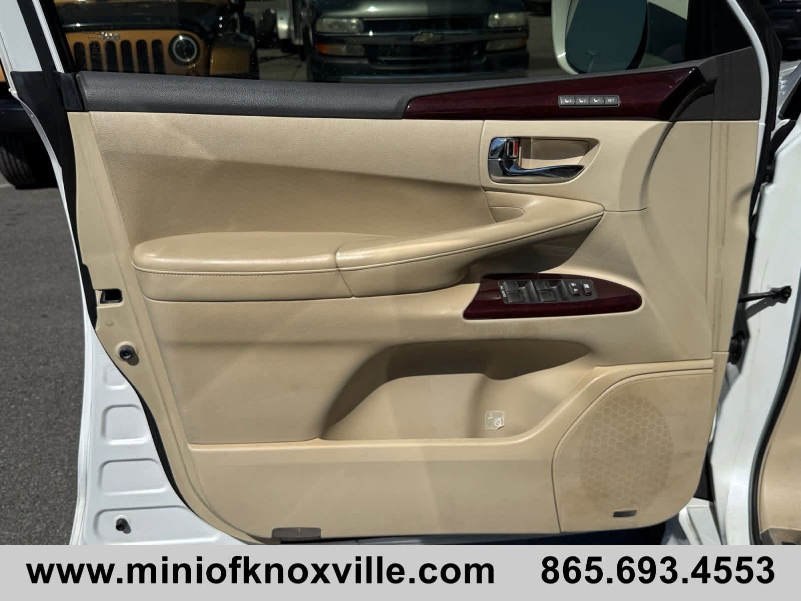 Used 2014 Lexus LX 570 4WD image 15
