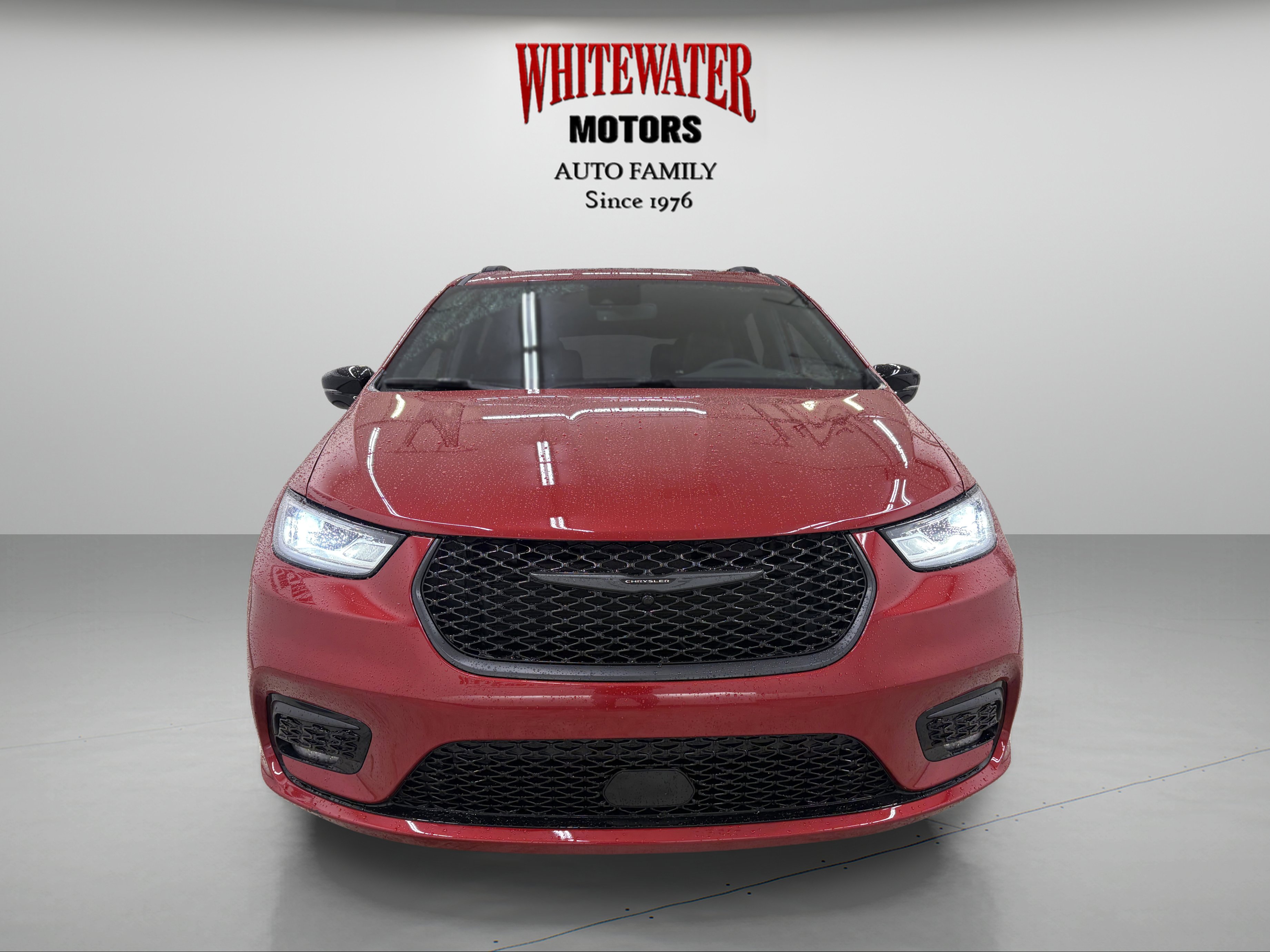 Used 2025 Chrysler Pacifica Limited image 6