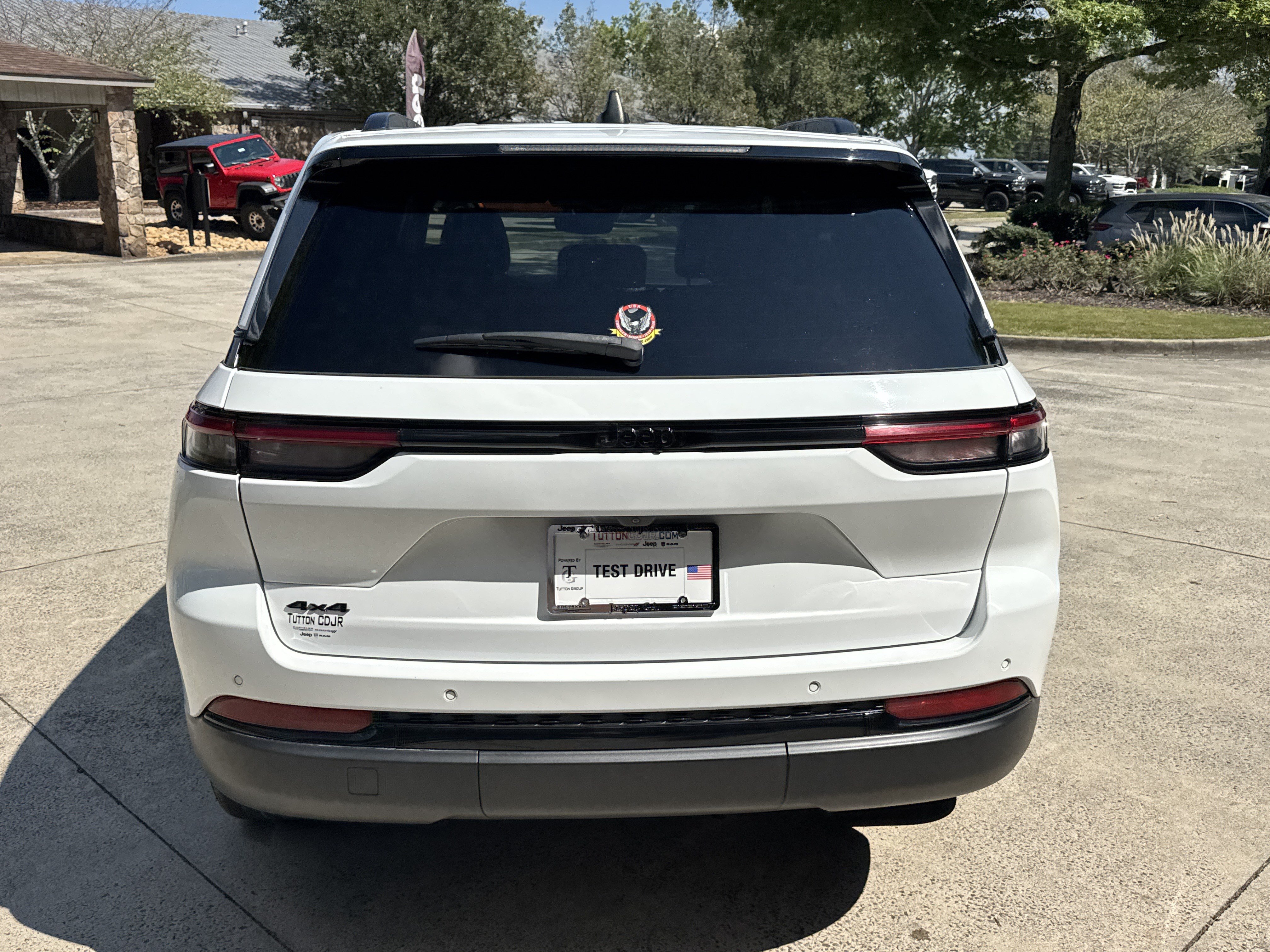 Used 2023 Jeep Grand Cherokee Altitude AWD/4WD image 6