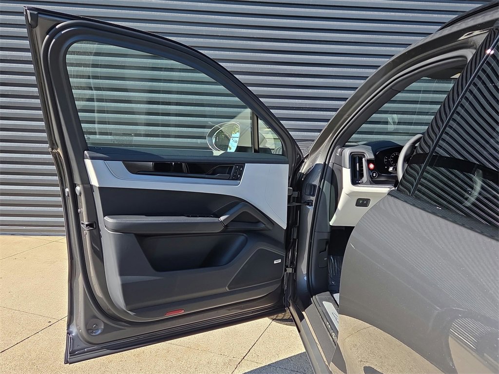 New 2026 Porsche Cayenne image 6