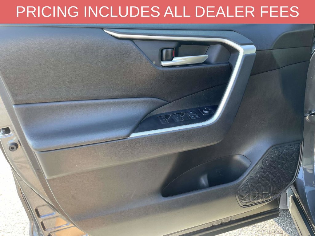 Used 2025 Toyota RAV4 XLE AWD/4WD image 18