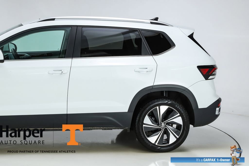 Used 2025 Volkswagen Taos SE w/ Panoramic Sunroof Package AWD/4WD image 4