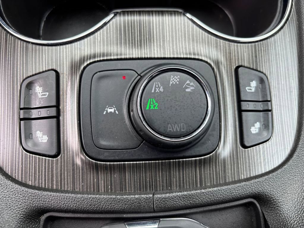 Used 2023 GMC Acadia SLT image 36