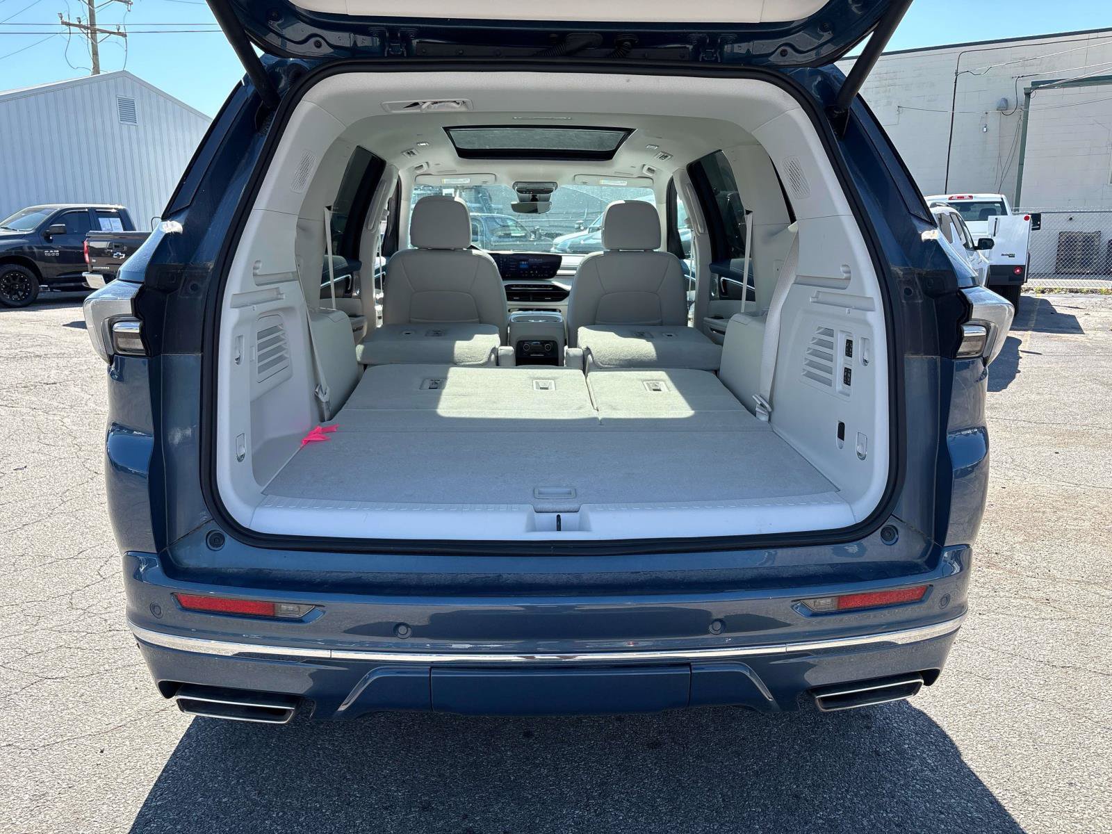 Used 2025 Buick Enclave Avenir w/ Super Cruise Package AWD/4WD image 5