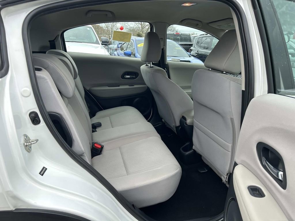 Used 2018 Honda HR-V LX image 12