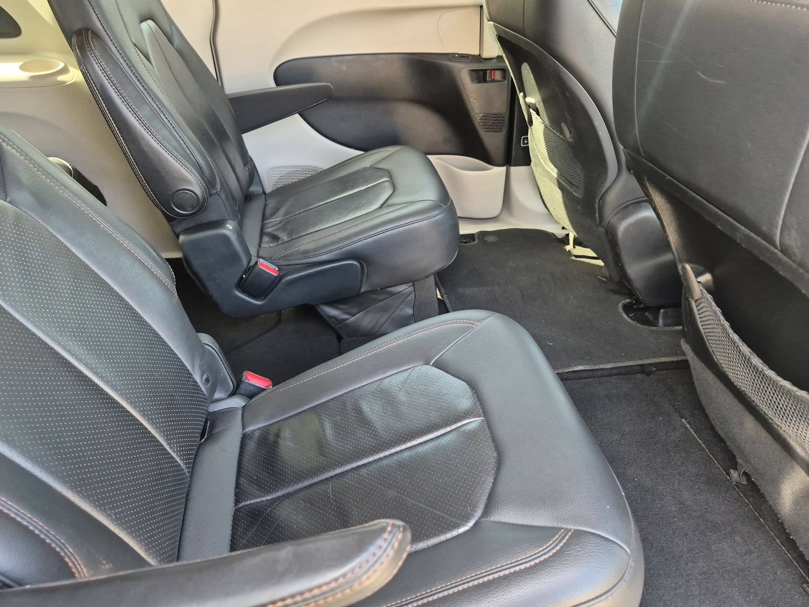 Used 2019 Chrysler Pacifica Touring-L FWD image 21