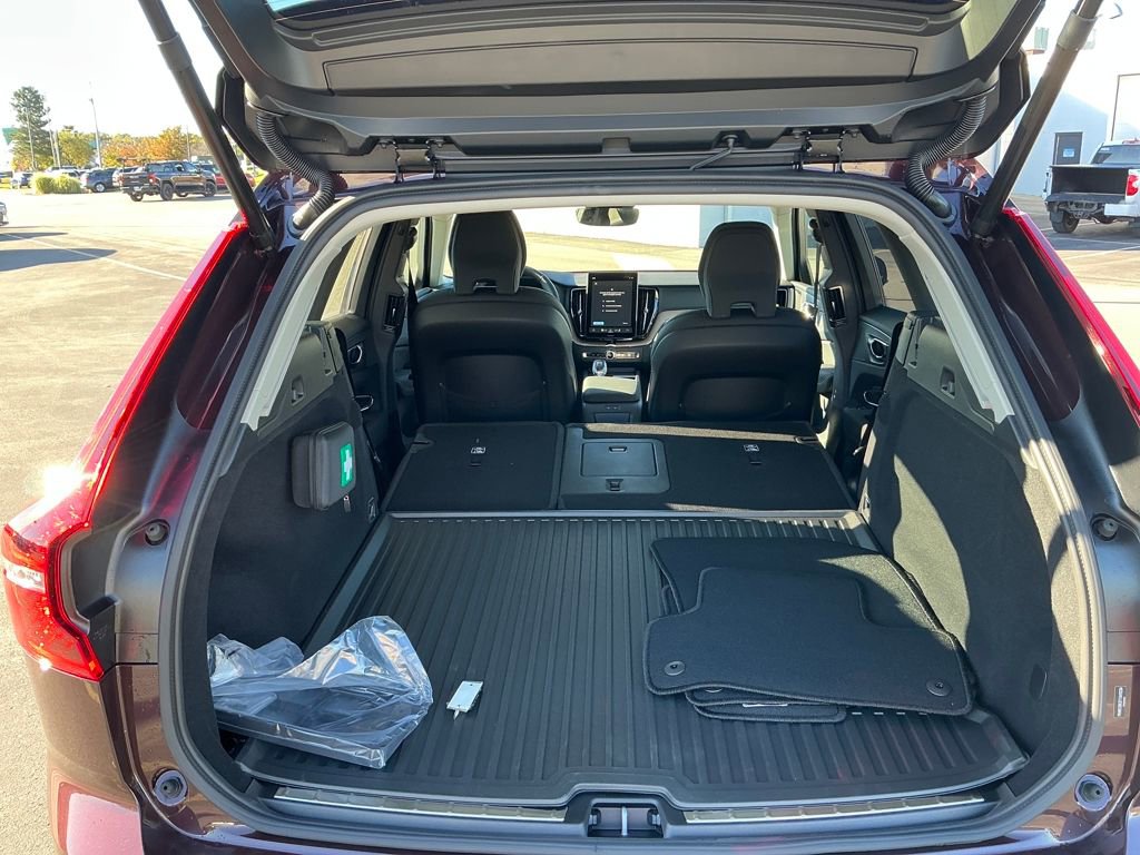 New 2026 Volvo XC60 B5 Plus w/ Protection Package Premier image 15
