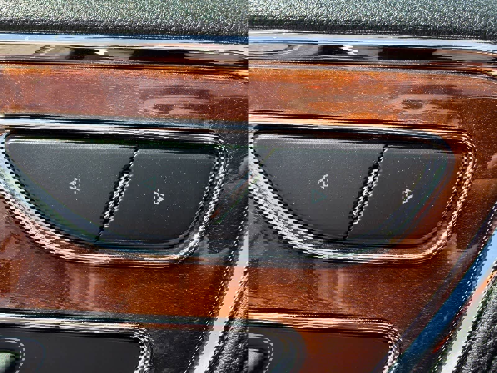 Used 2017 Lincoln Continental Premiere FWD image 10