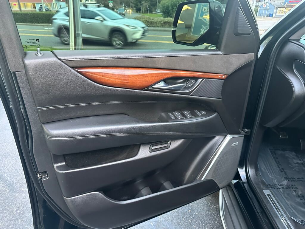 Used 2015 Cadillac Escalade ESV Luxury AWD/4WD image 10