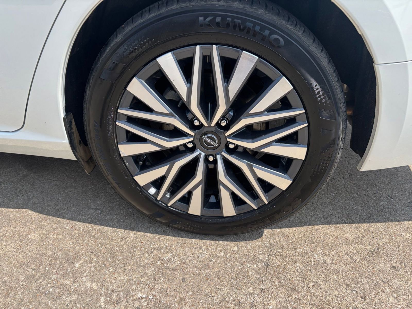 Used 2025 Nissan Altima 2.5 SV FWD image 30