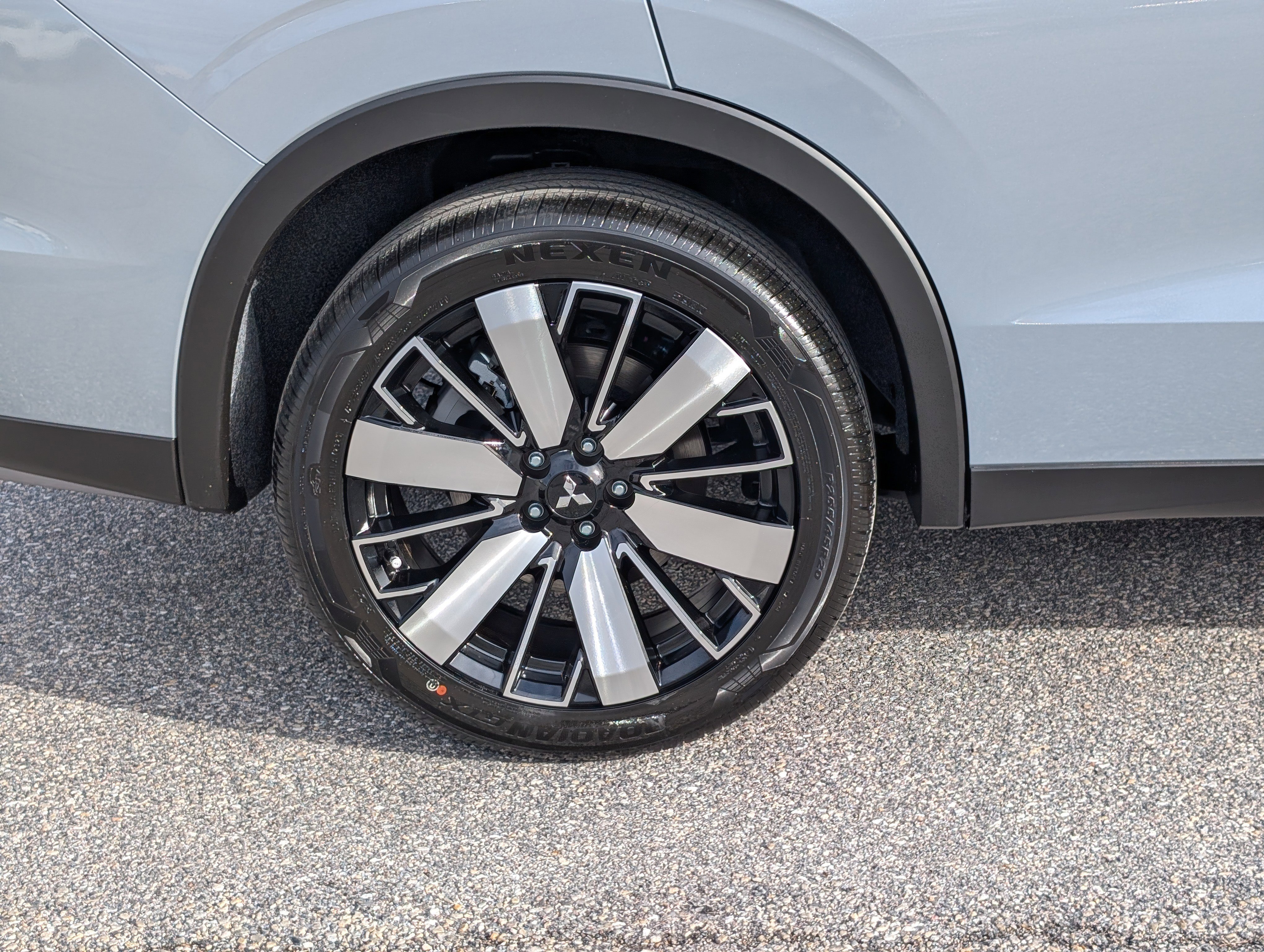 New 2026 Mitsubishi Outlander SE image 9