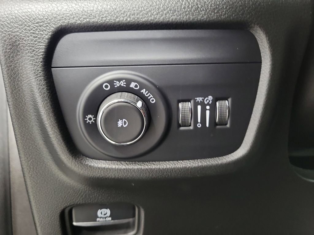 Used 2023 Jeep Grand Cherokee L Limited w/ Luxury Tech Group II RWD image 13